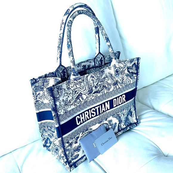 Christian Dior Medium Tote Ecru and Blue Toile de Jouy Embroidery - Picture 3 of 17